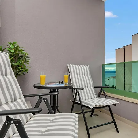 Pet Friendly Silver Sea With Free Parking * Makarska