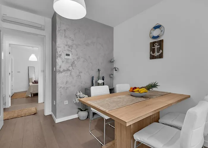 Pet Friendly Silver Sea With Free Parking Apartment *