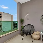 Апартаменти Pet Friendly Silver Sea With Free Parking Макарська