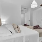 Pet Friendly Silver Sea With Free Parking *