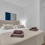 Апартаменти Pet Friendly Silver Sea With Free Parking Макарська