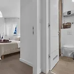 Pet Friendly Silver With Free Parking *