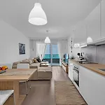 Апартаменти Pet Friendly Silver Sea With Free Parking Макарська