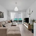 Pet Friendly Silver Sea With Free Parking *