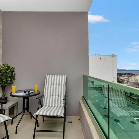 Pet Friendly Silver With Free Parking