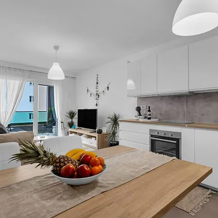 Pet Friendly Silver Sea With Free Parking *