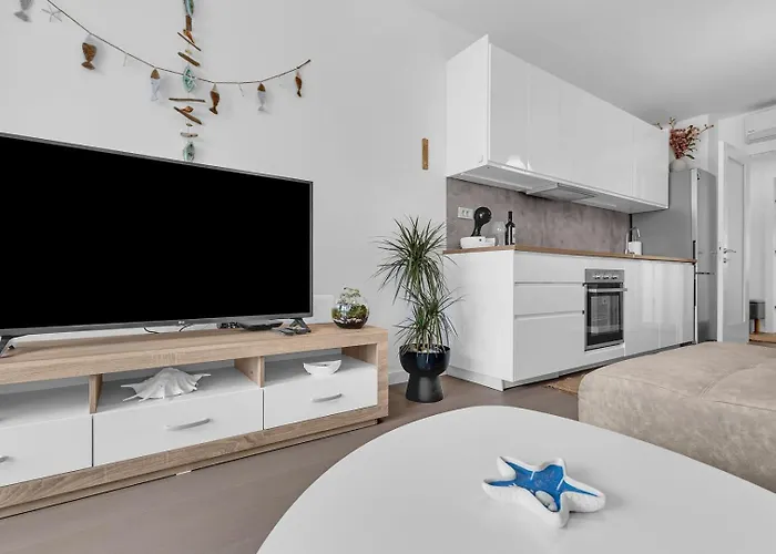 Pet Friendly Silver Sea With Free Parking Apartman Makarska