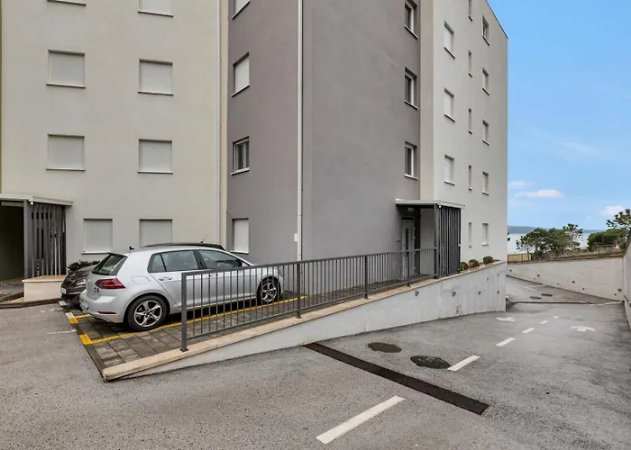 Pet Friendly Silver Sea With Free Parking