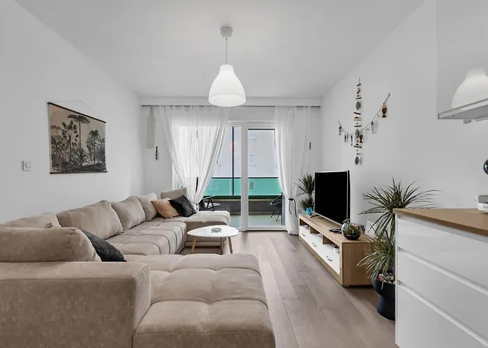 Pet Friendly Silver Sea With Free Parking *